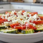 Délicieux tian de courgettes, tomates et feta préparé à l'airfryer pour un plat savoureux et sain.